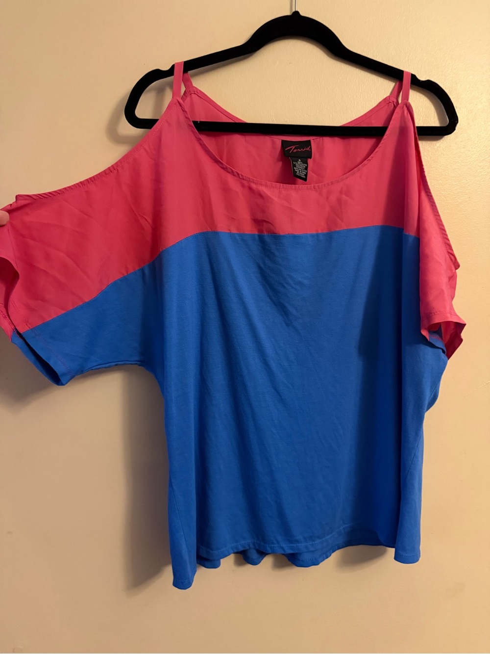 Vintage torrid Pink and Blue Cold-Shoulder Colorblock shirt